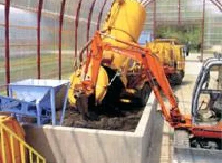 ①汚泥を吸引車にて受入