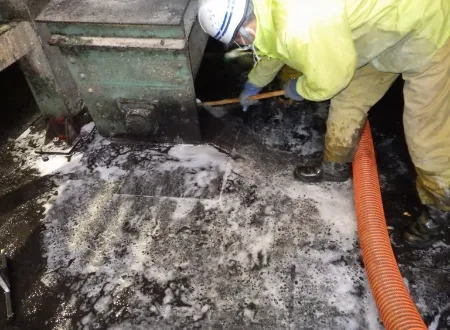 漏油処理 B現場 漏油処理風景
