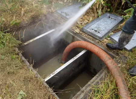 油水分離槽清掃 A現場 作業風景